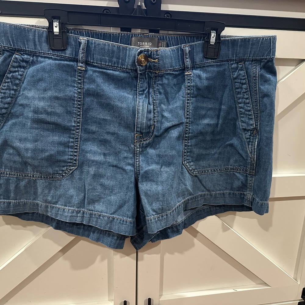Torrid shorts size 16